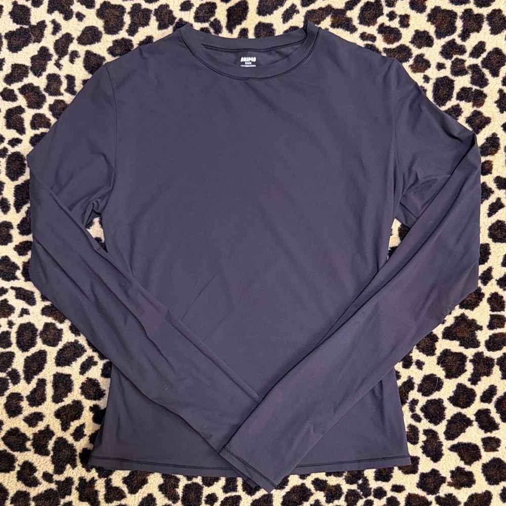 SKIMS Fits Everybody Onyx (Black) Long Sleeve T-Shirt Size M